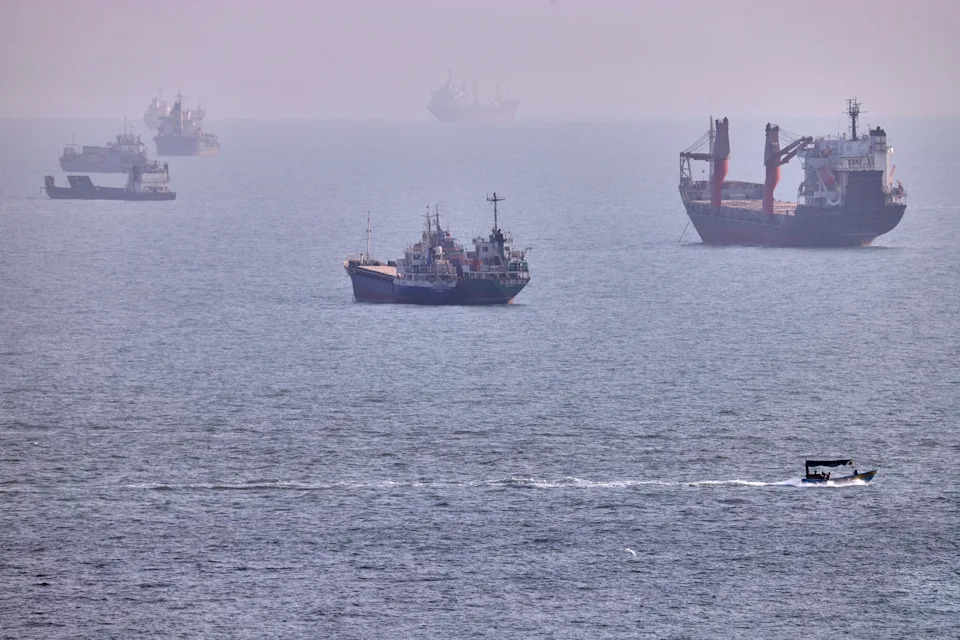 U.S. and Iran Exchange Messages Through Intermediaries as Talks Continue; Strait of Hormuz Remains Flashpoint
