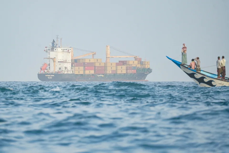 U.S. and Iran Exchange Messages Through Intermediaries as Talks Continue; Strait of Hormuz Remains Flashpoint