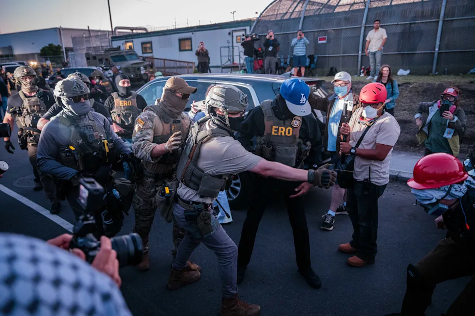 Poll: About 8-in-10 Independents Say ICE Used Excessive Force — A Midterms Risk For Republicans