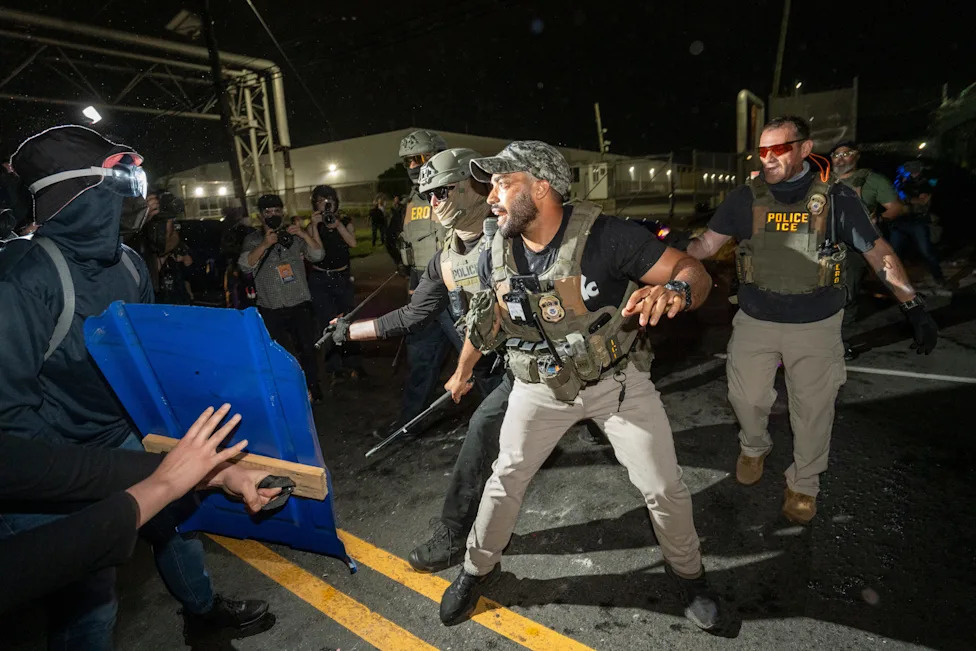 Poll: About 8-in-10 Independents Say ICE Used Excessive Force — A Midterms Risk For Republicans