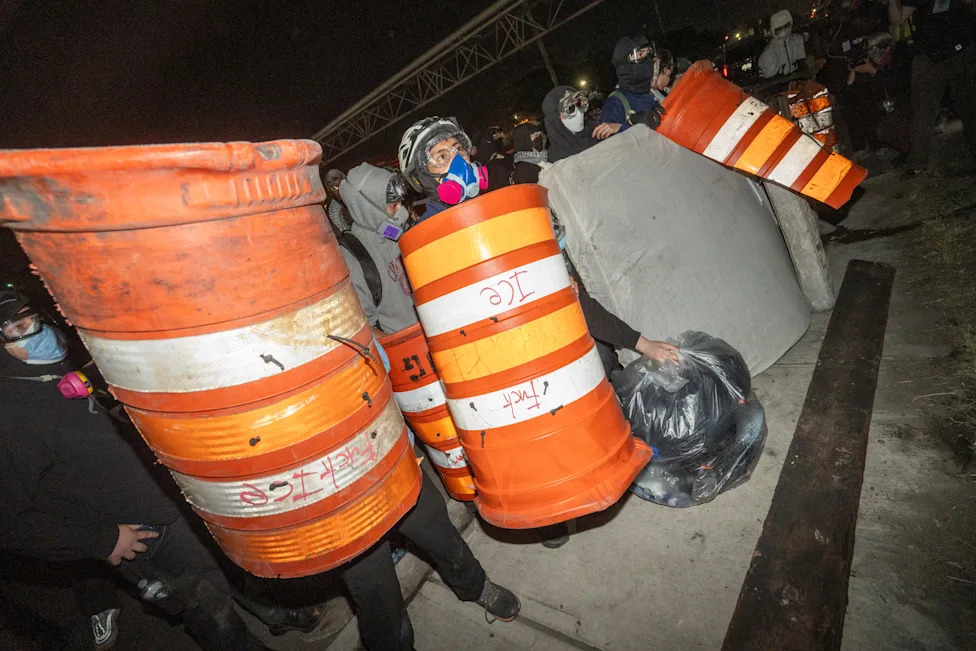 Poll: About 8-in-10 Independents Say ICE Used Excessive Force — A Midterms Risk For Republicans