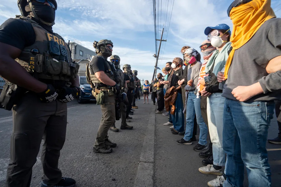 Poll: About 8-in-10 Independents Say ICE Used Excessive Force — A Midterms Risk For Republicans