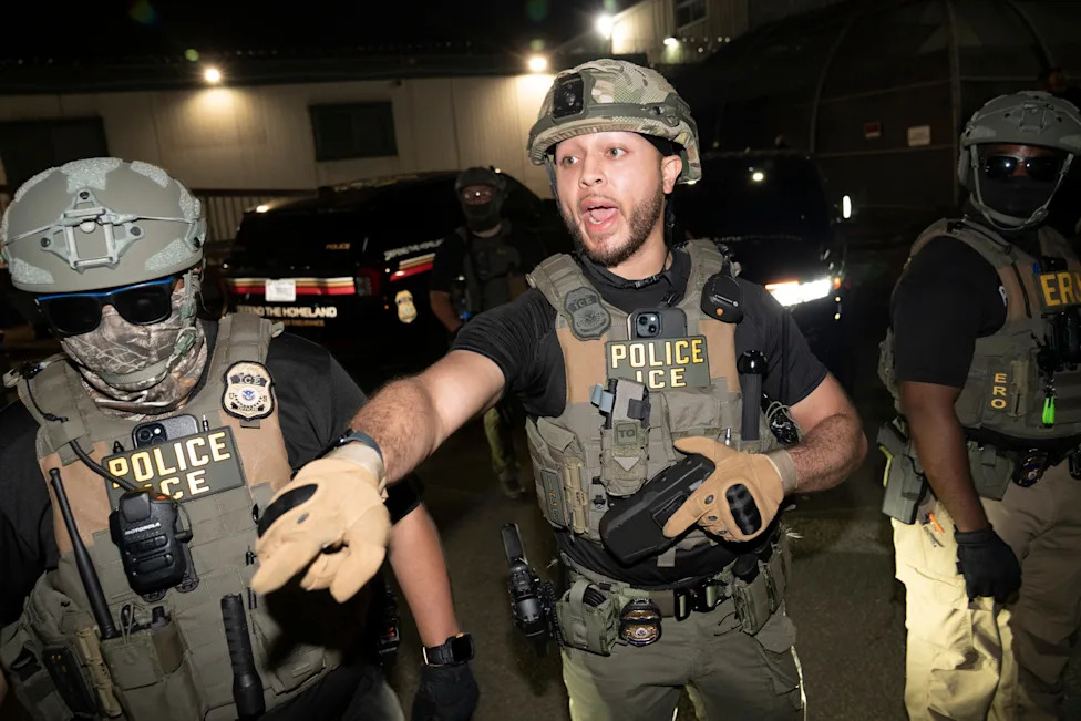 Poll: About 8-in-10 Independents Say ICE Used Excessive Force — A Midterms Risk For Republicans