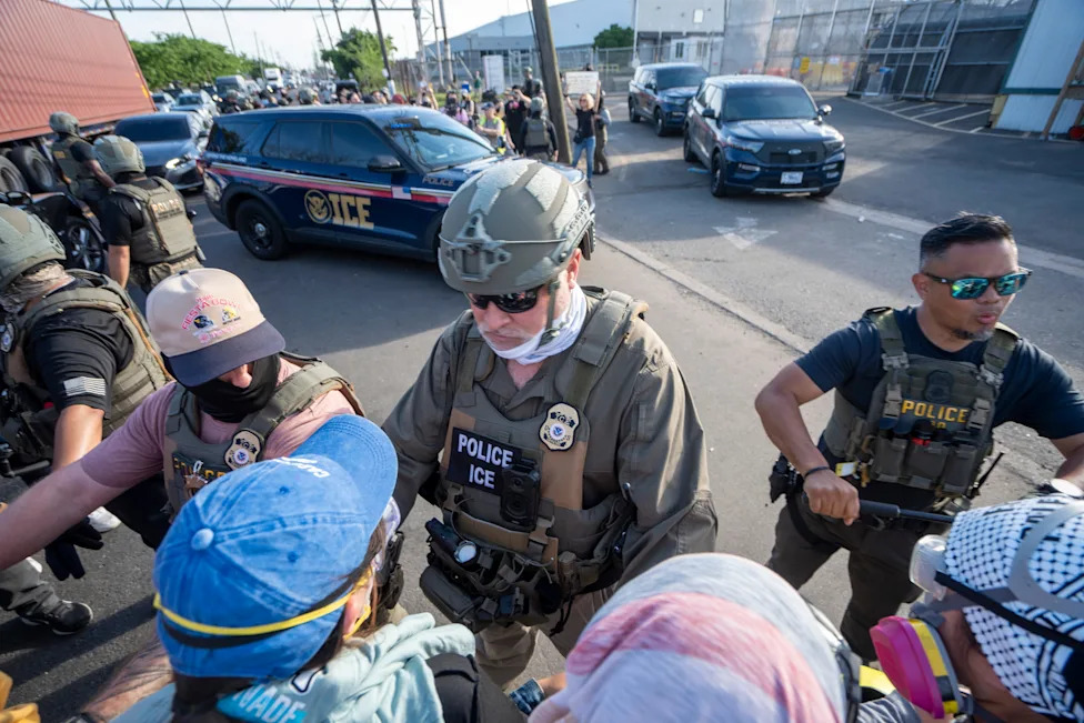 Poll: About 8-in-10 Independents Say ICE Used Excessive Force — A Midterms Risk For Republicans
