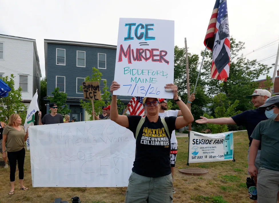 Poll: About 8-in-10 Independents Say ICE Used Excessive Force — A Midterms Risk For Republicans