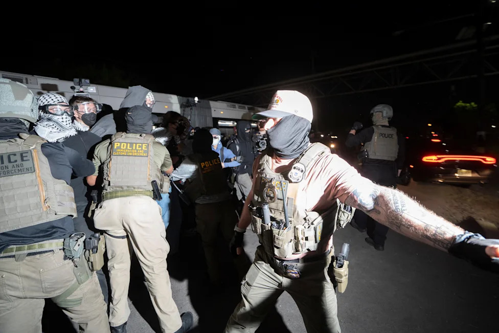 Poll: About 8-in-10 Independents Say ICE Used Excessive Force — A Midterms Risk For Republicans