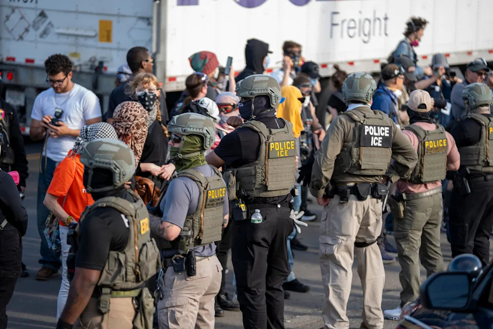 Poll: About 8-in-10 Independents Say ICE Used Excessive Force — A Midterms Risk For Republicans