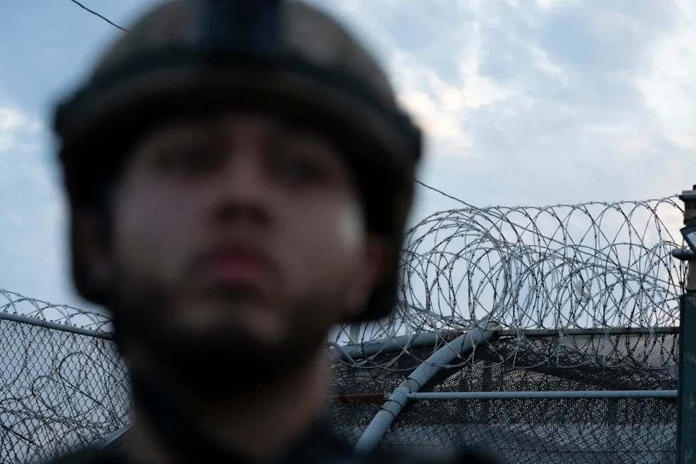 Poll: About 8-in-10 Independents Say ICE Used Excessive Force — A Midterms Risk For Republicans