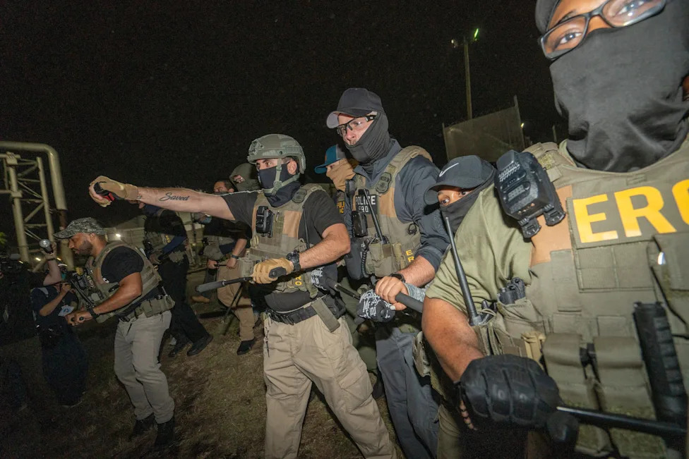 Poll: About 8-in-10 Independents Say ICE Used Excessive Force — A Midterms Risk For Republicans