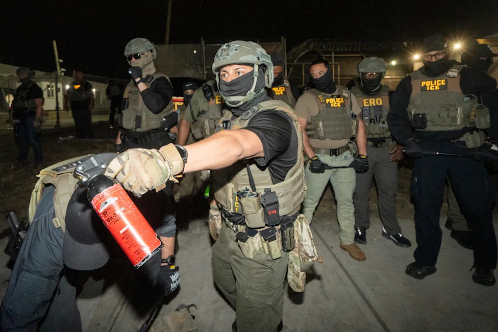 Poll: About 8-in-10 Independents Say ICE Used Excessive Force — A Midterms Risk For Republicans