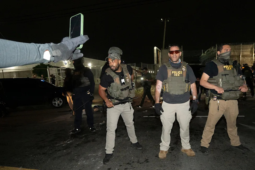 Poll: About 8-in-10 Independents Say ICE Used Excessive Force — A Midterms Risk For Republicans
