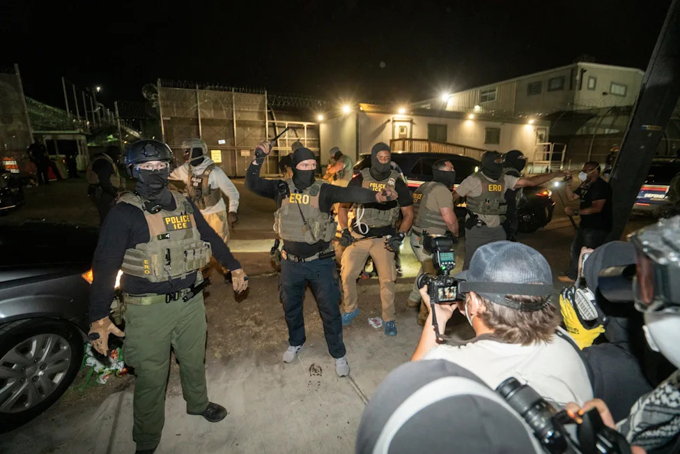 Poll: About 8-in-10 Independents Say ICE Used Excessive Force — A Midterms Risk For Republicans