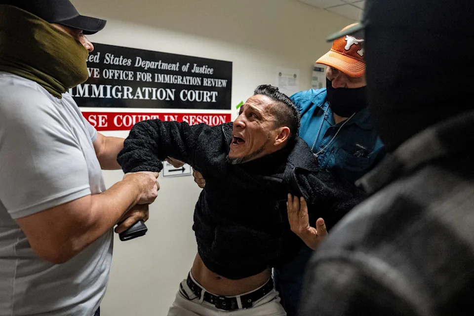 Poll: About 8-in-10 Independents Say ICE Used Excessive Force — A Midterms Risk For Republicans