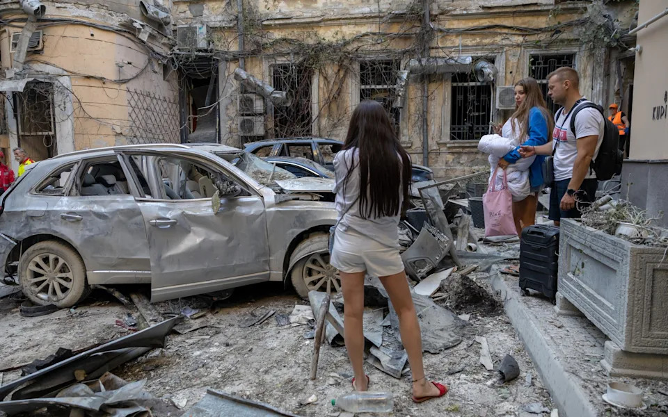 Masovni Noćni Napad Na Odesu: Preko 200 Raketa I Dronova, 8 Povređenih