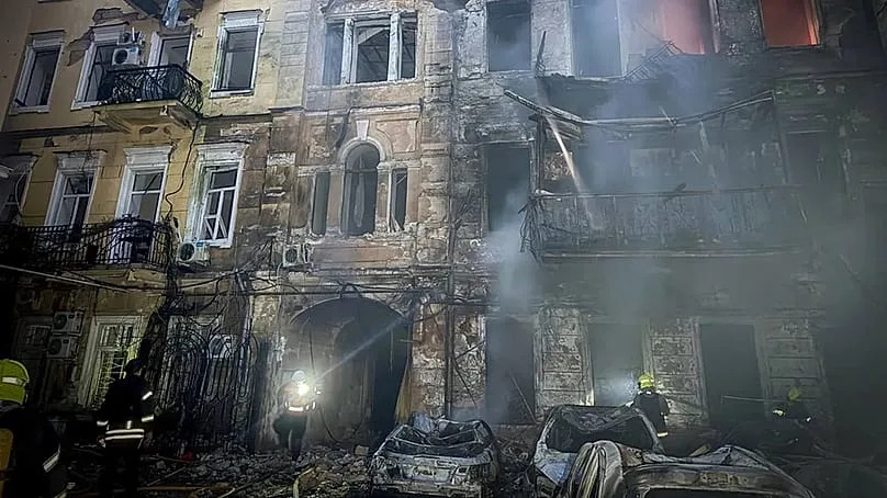 13 Poginulih i Oko 90 Povređenih: Rusija Pojačala Noćna Bombardovanja Ukrajinskih Gradova