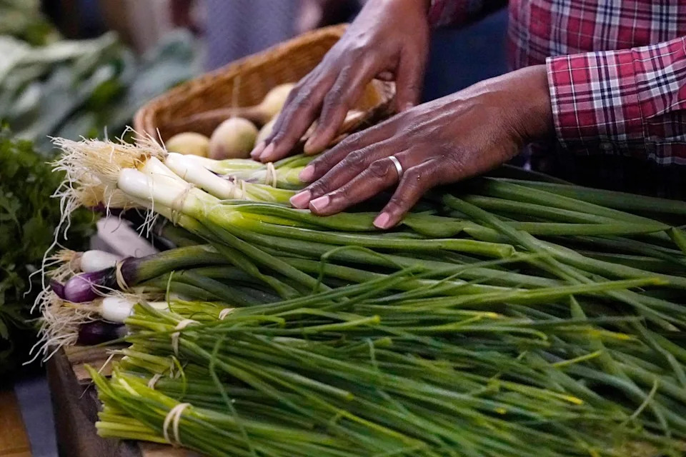 Farmers' Markets Draw Bigger Crowds As Shoppers Avoid Supermarket Produce After Outbreaks