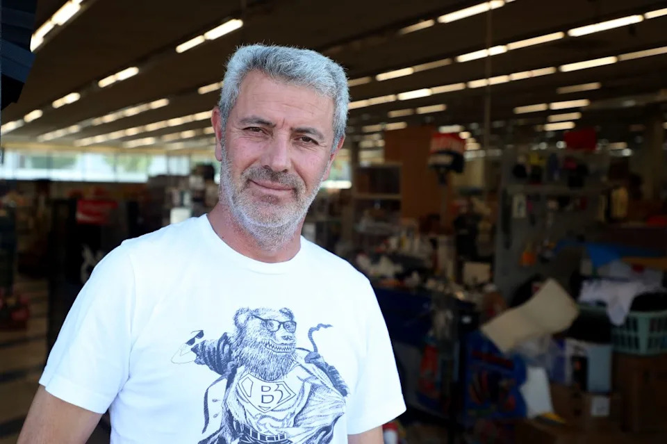 Van Nuys Boulevard’s Fall: From 1970s Cruising Hub To Boarded Stores And Encampments