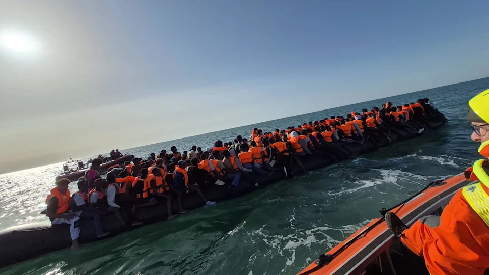 Rekordni Prelazak: 230 Ljudi U Jednom Gumenjaku Prešlo Engleski Kanal