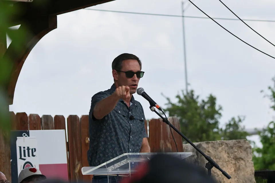 Texas Races Tighten: Democrats Close Gaps — One Contest Flips in Latest Poll