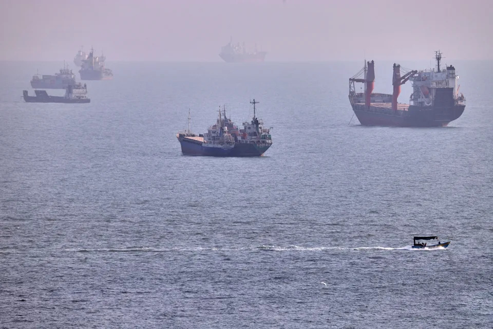 Trump Calls Iran's Economy 'Unsustainable' as Strikes Continue and Strait Of Hormuz Talks Reach 'Critical Point'