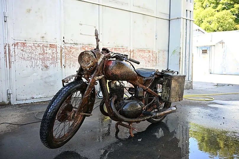 Iz Dunava izvađen gotovo netaknut nemački vojni motocikl — DKW NZ 350-1 pronađen nasuprot parlamenta u Budimpešti