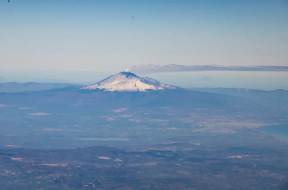 Erupcija Etne Zatvorila Aerodrom U Kataniji: Hiljade Putnika Pogođene Tokom Sezone