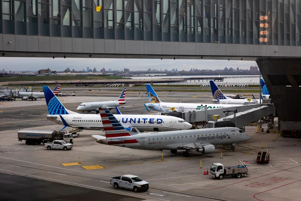 Controversy After Administration Recruits 2,000 Gamers As Air Traffic Controllers