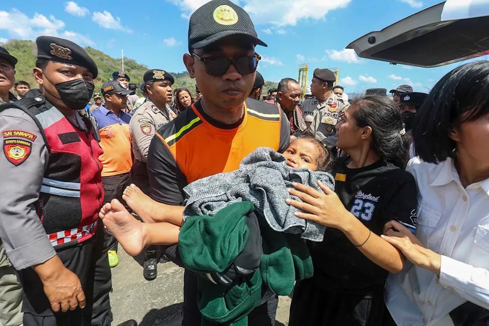 One Dead, 211 Rescued After Ferry Blaze Near Bali as 13‑Foot Waves Hamper Response