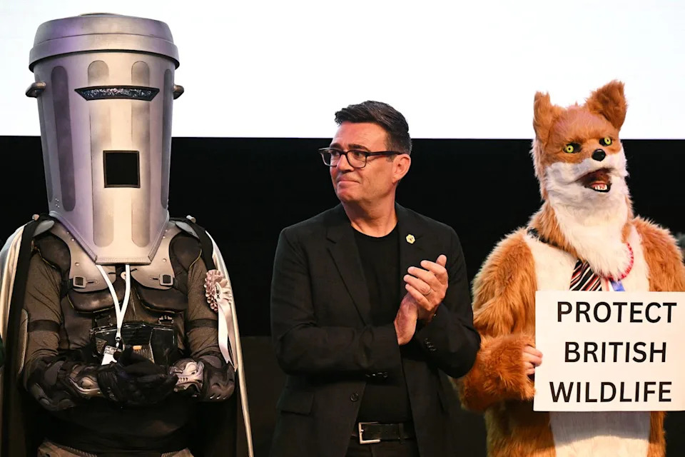 Count Binface, a Trash-Can–Clad Candidate, Emerges as Leading Challenger in Clacton By-Election