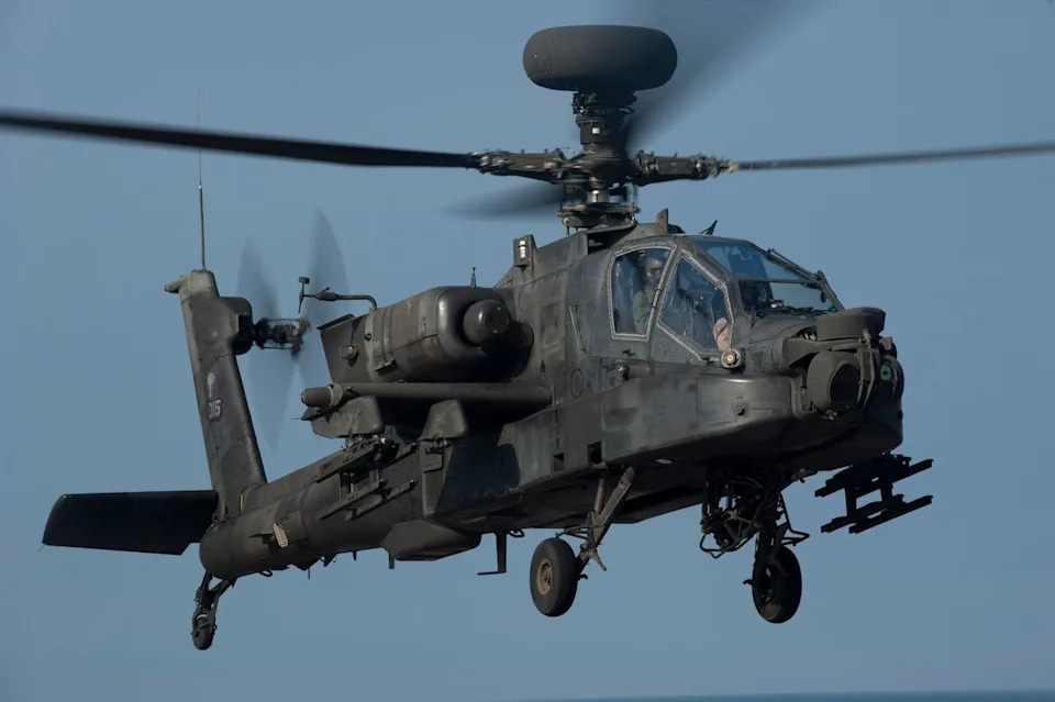Two Soldiers Killed After AH-64 Apache Crashes Into Texas Field; Nearby Wildfire Triggers Evacuations