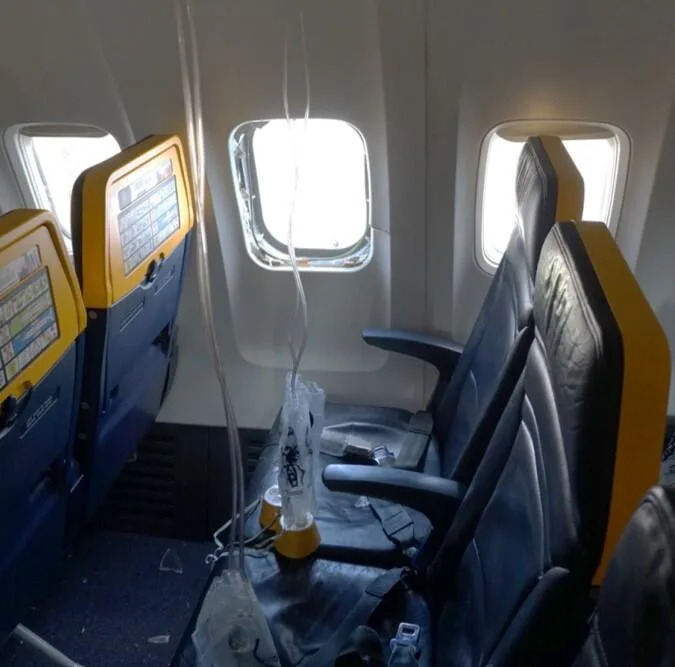 NTSB: Sudar s pticom mogao izazvati kvar motora — 61-godišnji srpski putnik gotovo ispao kroz prozor na letu Ryanair