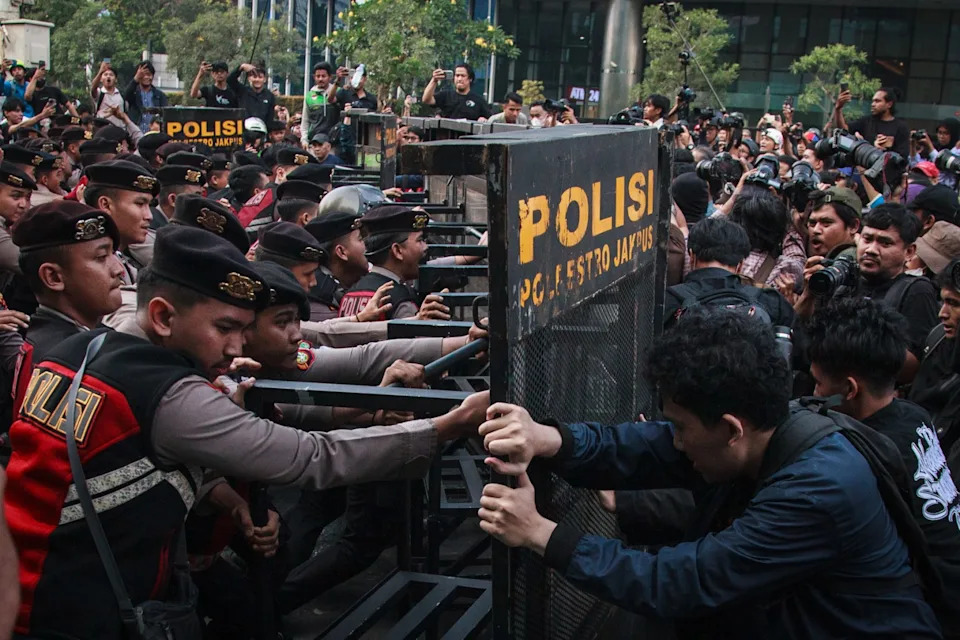 Old Indonesian Protest Videos Misrepresented As Recent Jakarta Unrest; Local Media Did Report Events