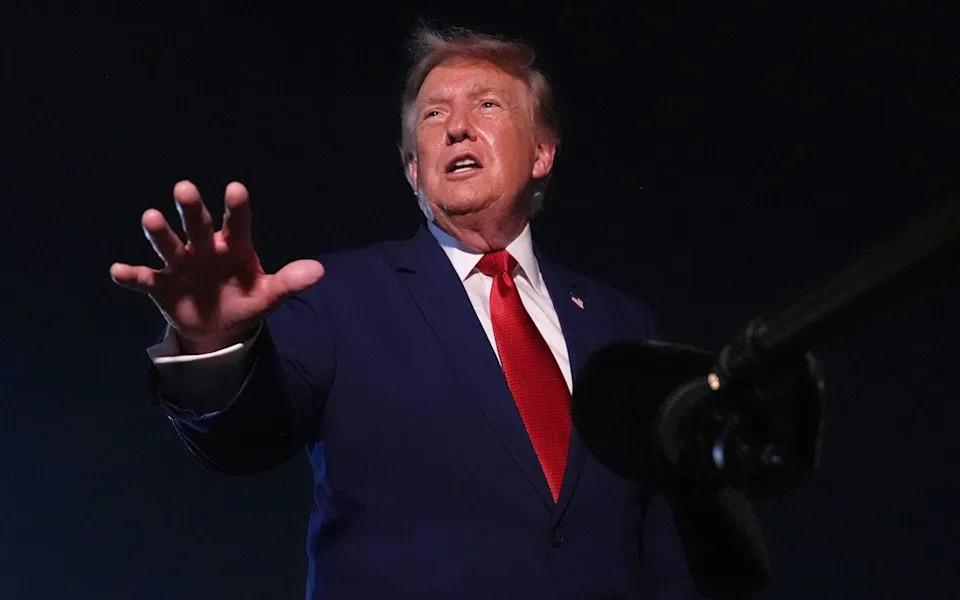 Secret Service Moves Trump Off Air Force One After Israeli Tip; U.S. Intel Found No Credible Threat