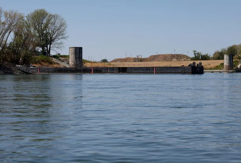 Mađarska potapa barže kod Paks: kratkoročno podizanje Dunava da bi se sačuvale turbine