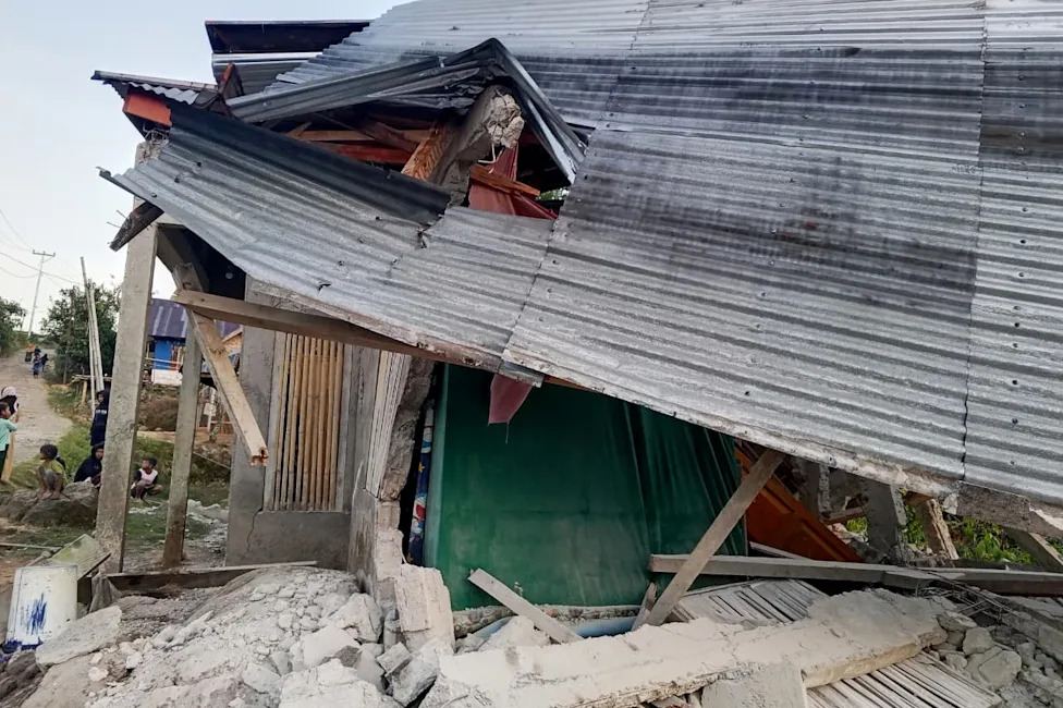 Magnitude 7.7 Quake Off Flores Topples Buildings, Kills At Least Five; Tsunami Warning Briefly Issued