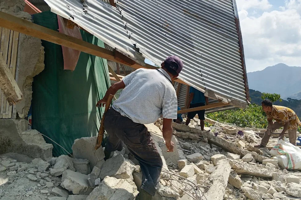 Magnitude 7.7 Quake Off Flores Topples Buildings, Kills At Least Five; Tsunami Warning Briefly Issued
