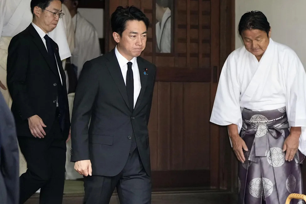 Takaichi Izostala Sa Yasukunija Na 81. Godišnjicu Kapitulacije — Koizumi I Zvaničnici LDP-a Posetili Hram