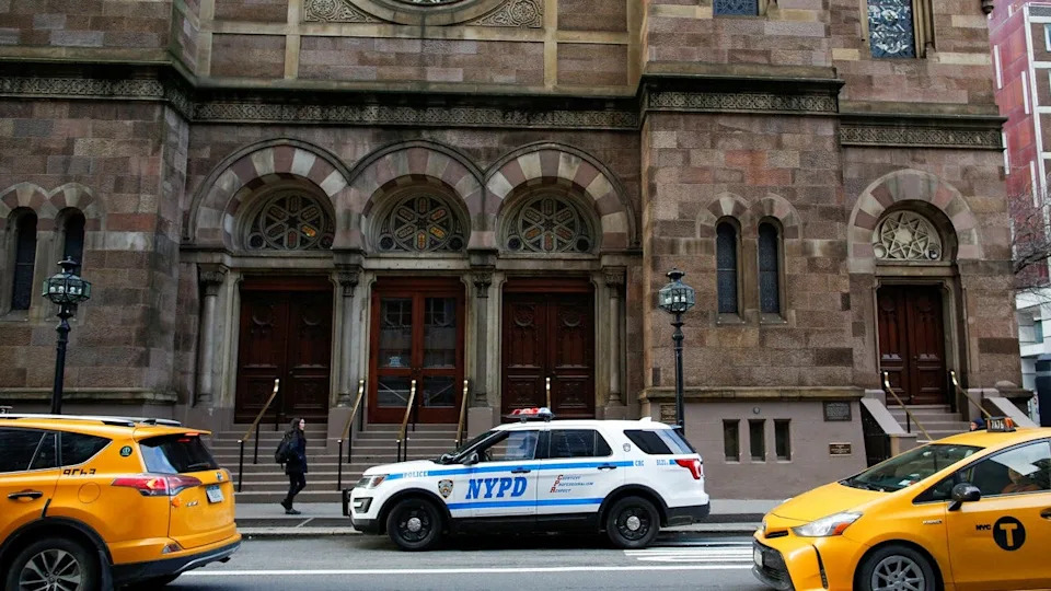 Man Arrested, Charged With Hate Crimes After Disrupting Shabbat Services at Central Synagogue