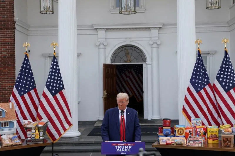 Trump’s 2024 Grocery Photo Op Comes Back to Haunt Republicans as Food Costs Bite Voters