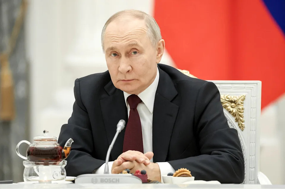 Izveštaj: Putin Navodno Boravi Iza Urala — Javne Posete Preusmerene Ka Sibiru Dok Moskvu Pogađaju Dronovi