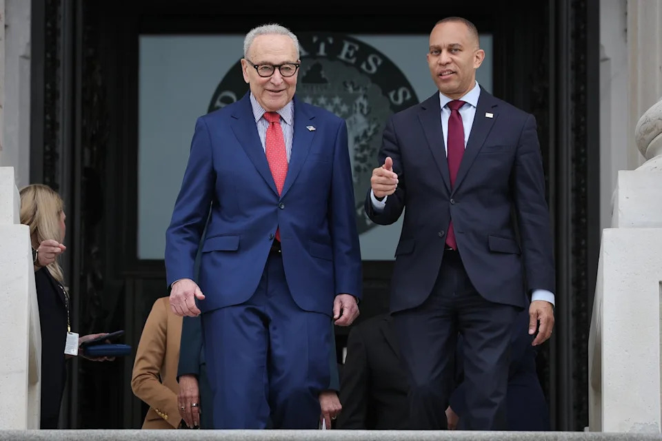New Poll: Most Voters Say They’re Worse Off Under Trump — Democrats Hold Midterm Lead