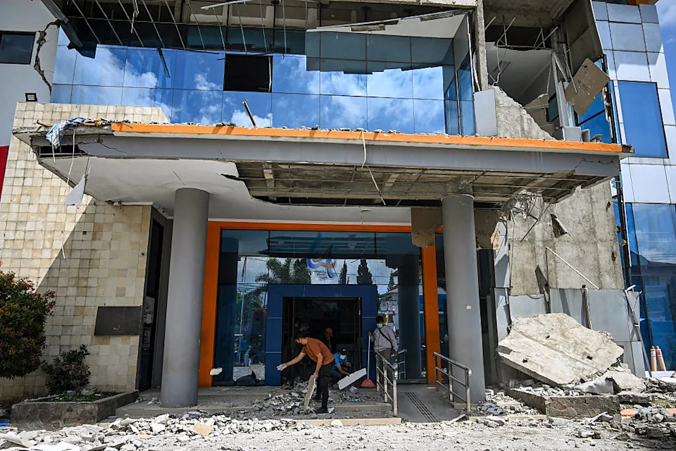 Potres Magnitude 7,7 Pogodio Flores — Najmanje 68 Poginulih, Traju Spasilačke Operacije
