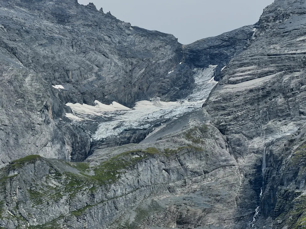 Opasnost nad Kanderstegom: Nestabilna stena Spitze Stei preti velikim klizištem zbog topljenja permafrosta