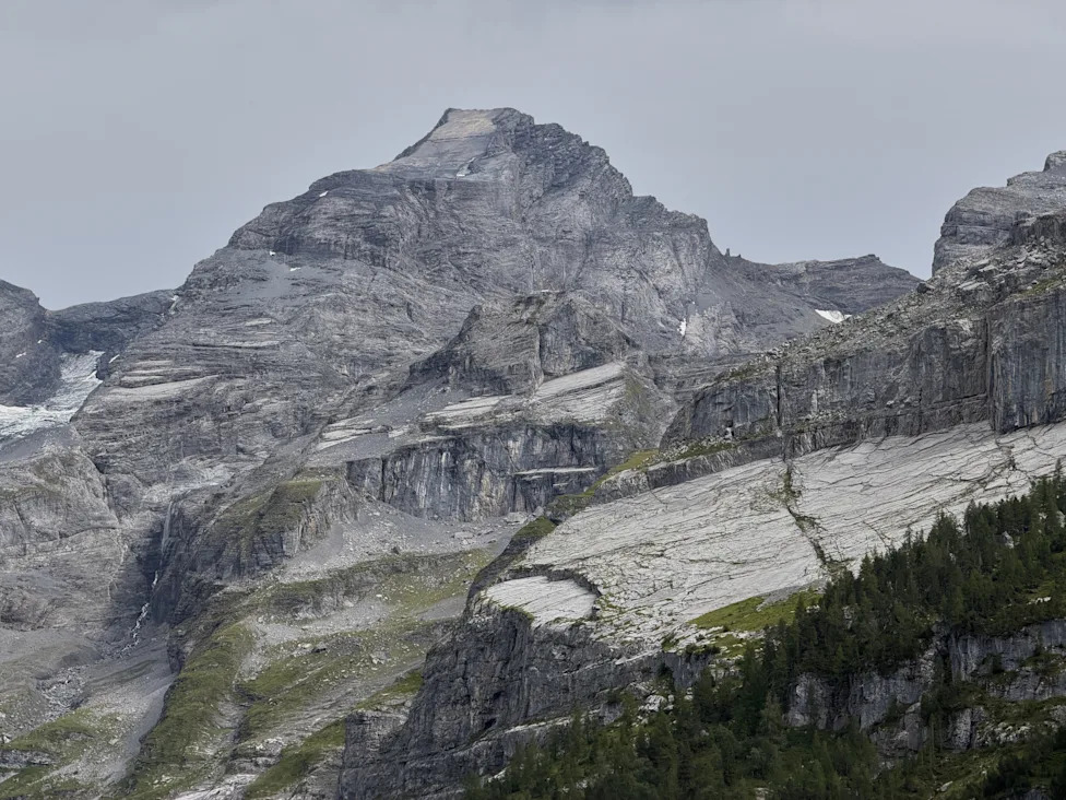 Opasnost nad Kanderstegom: Nestabilna stena Spitze Stei preti velikim klizištem zbog topljenja permafrosta