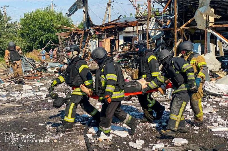Ruski raketni napad u Pechenihyju ubio 10 ljudi, Zelenski najavio odgovor