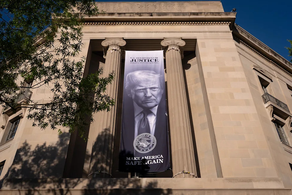 Prosecutors Argue Comey’s ‘86 47’ Seashell Photo Could Be Read As Threat to Trump; DOJ Defends Indictment