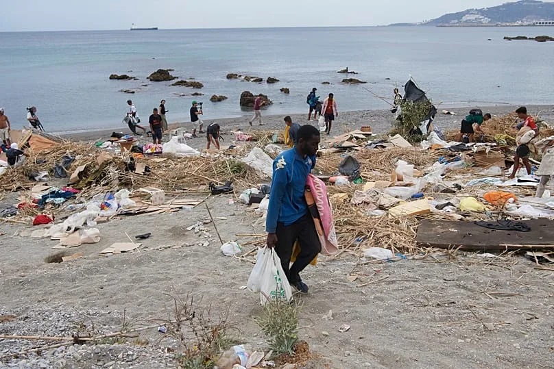 Španska operacija u Ceuti: migranti premešteni sa plaže u privremene prihvatne centre