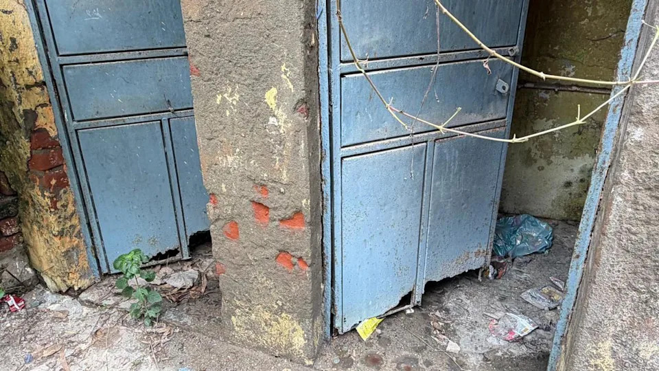 Pokvareni toaleti i prokišnjavanje krovova: #SchoolThikKaro skreće pažnju na zapuštene državne škole u Indiji