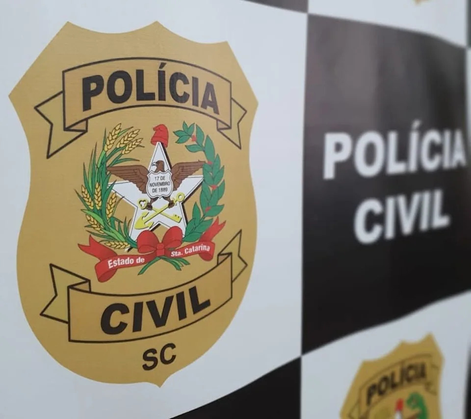 Žena (38) Se Predstavljala Kao Dvanaestogodišnjakinja Godinama — Uhapšena Nakon Što Je Prekinula Glumu Pred Policijom