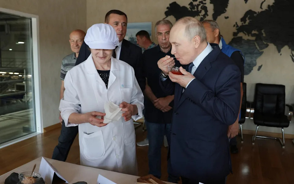 Putin Pokrenuo Raketne Vežbe Blizu Spornih Japanskih Ostrva — Pojačane Tenzije U Regionu